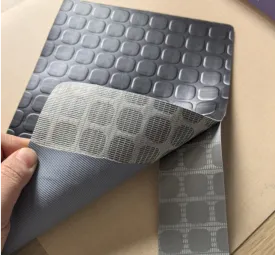 Hagkvæm PVC mynstrað gólfefni (með möskva í miðjunni)